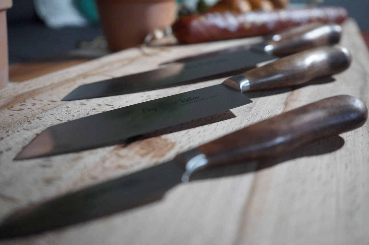 Brotmesser "Rizzo" I handgefertigt I Griff aus hochwertigem Nussbaumholz I Klingenlänge 18cm - Cucinata