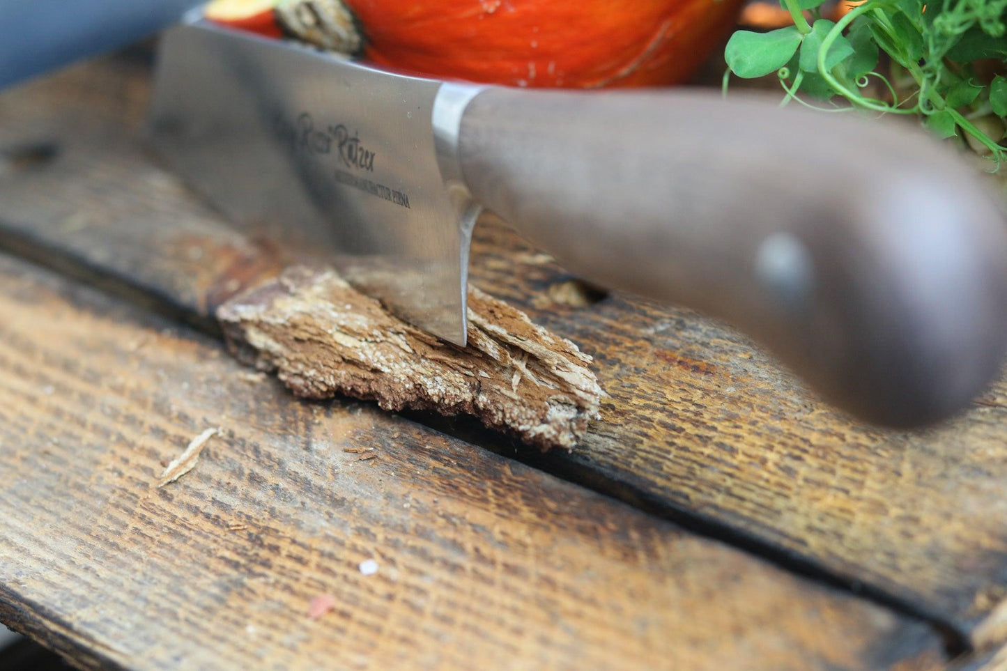 Kochmesser "Sue" I handgefertigt I Griff aus hochwertigem Nussbaumholz I Klingenlänge 16cm - Cucinata